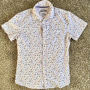 Apt. 9 White Shirt with Colorful feather 🪶 Pattern